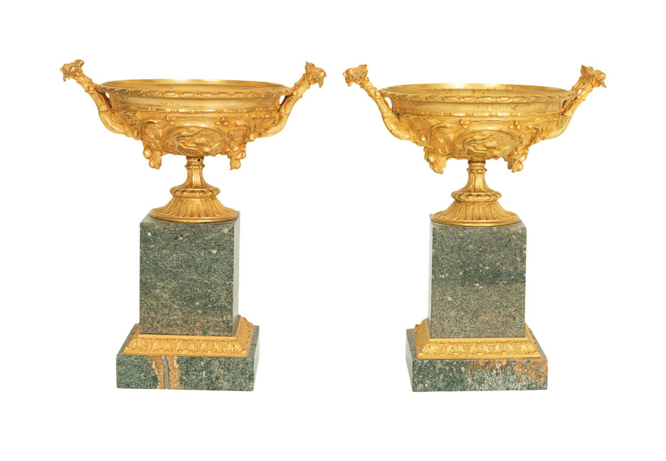 A pair of fire-gilded Brûle de parfum