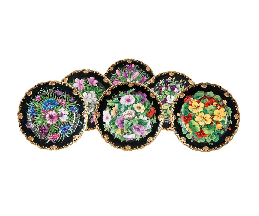 A set of 6 plates with very rich flower painting