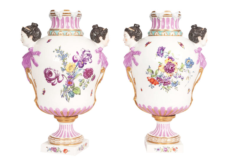 Paar dekorative Potpourri-Vasen mit Maskarons - Bild 2