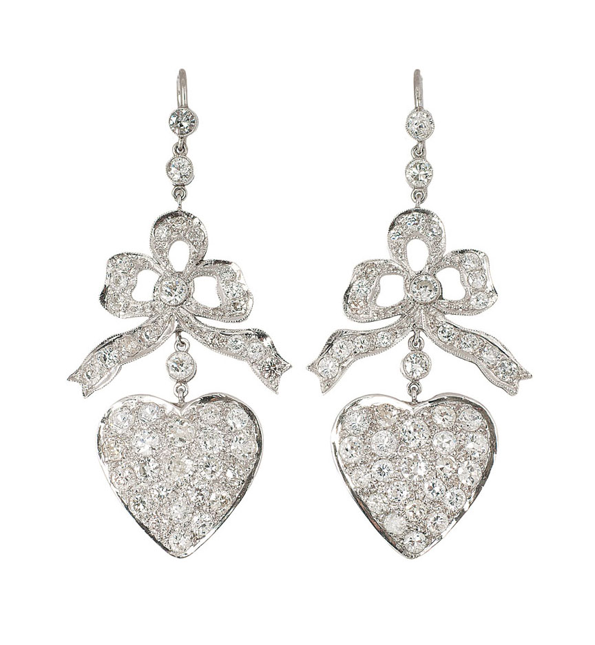 A pair of fine diamond earpendants in shape of hearts