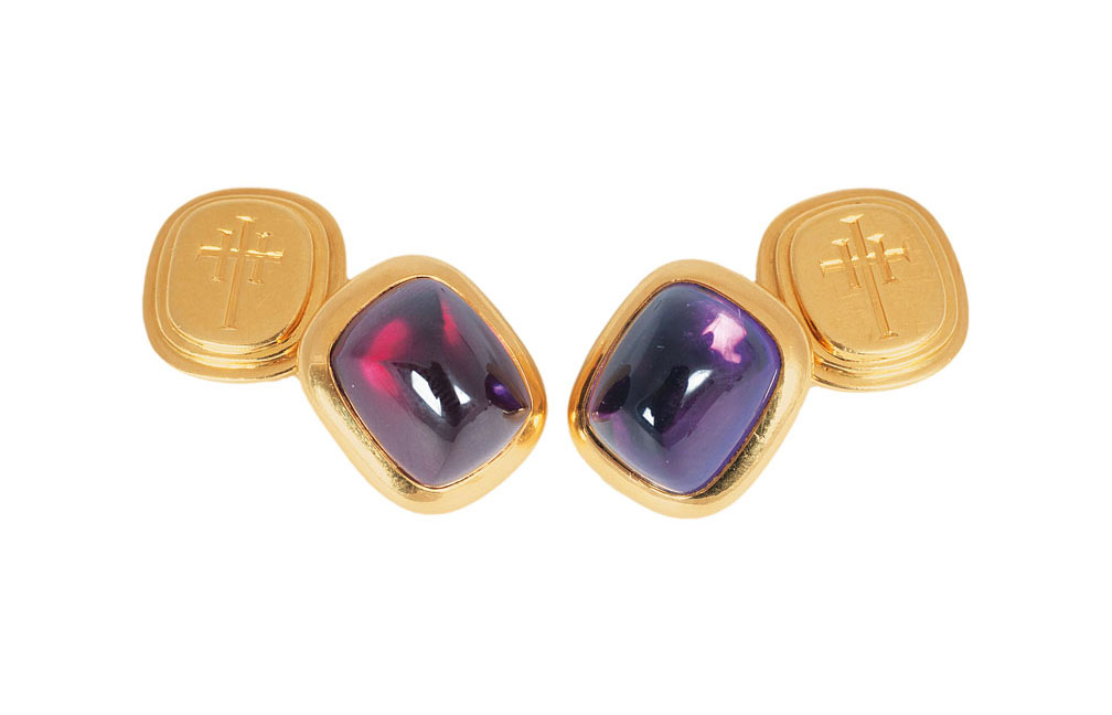 A pair of cufflinks with 3 varying coloured stone for exchanging