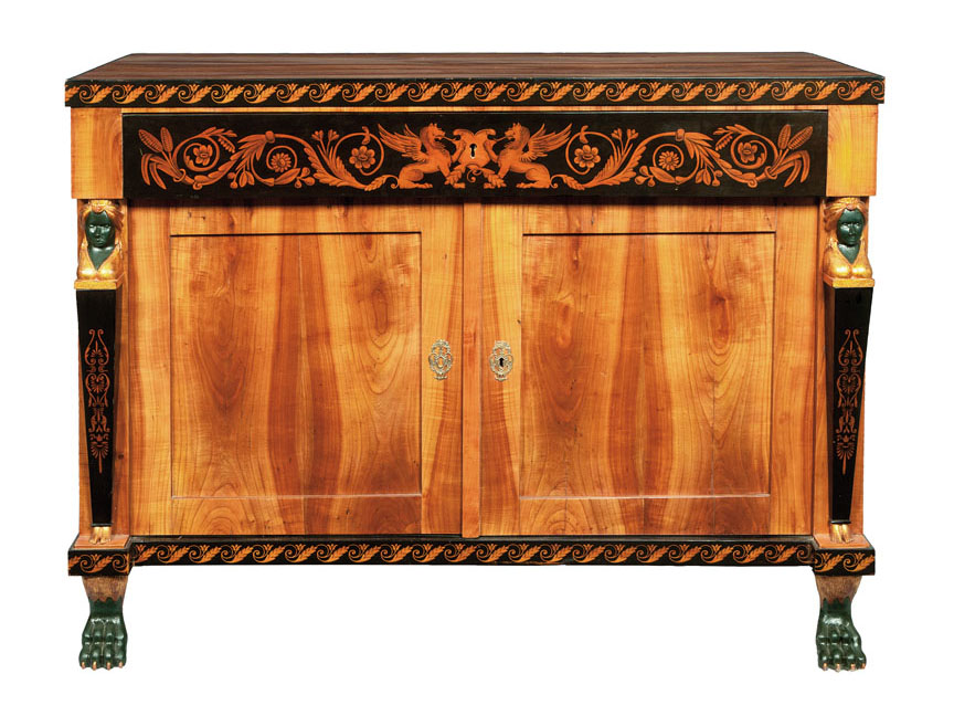 Eleganter Halbschrank mit Schwarzlotmalerei im Biedermeier-Stil