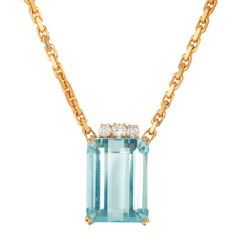 A Santa Maria aquamarine necklace with old cut diamonds