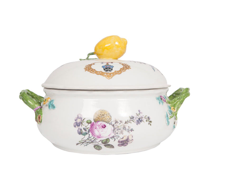 A large tureen with the 'Smith'-emblem