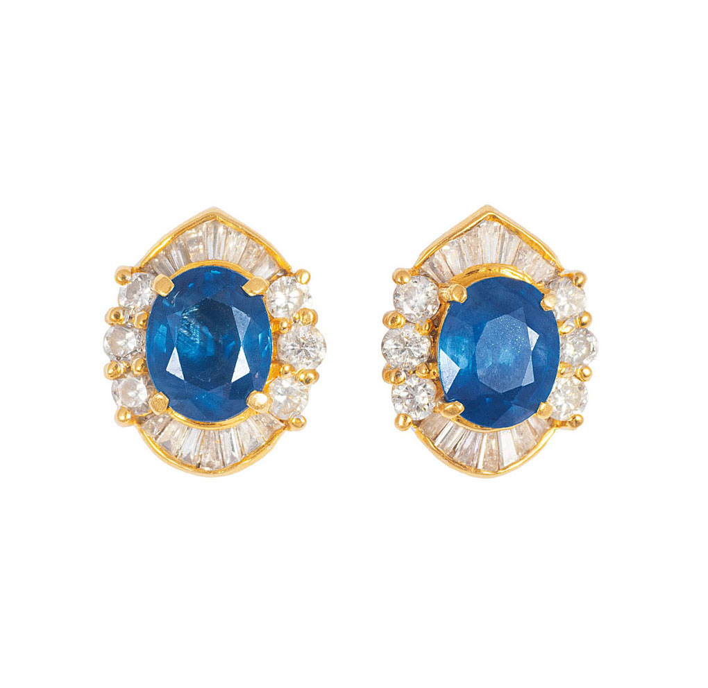 A pair of sapphire diamond earstuds