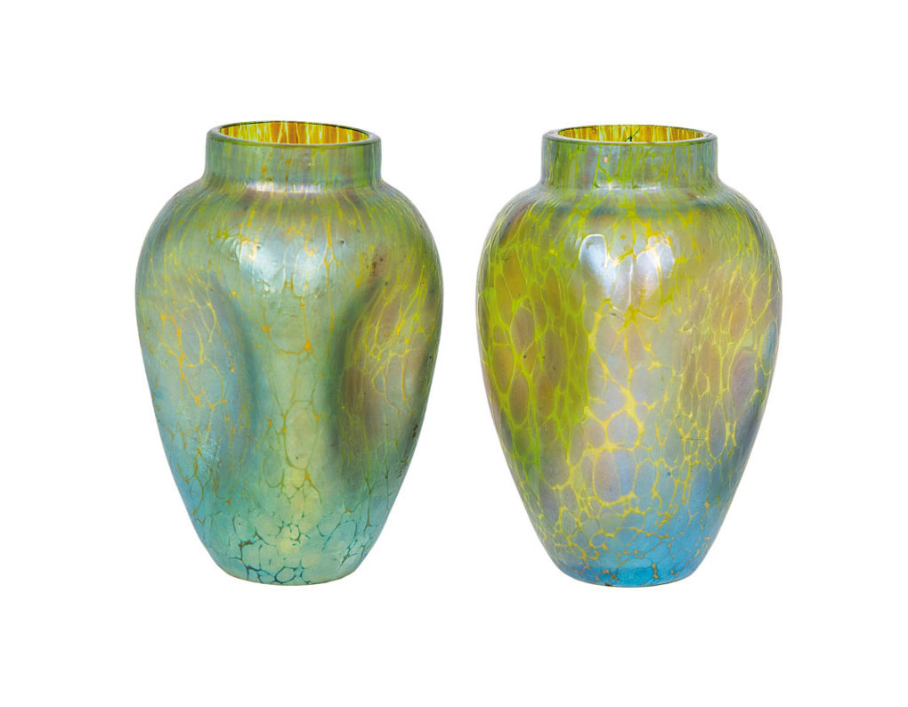 A pair of small glass vases with 'Candia Papillon'-decor