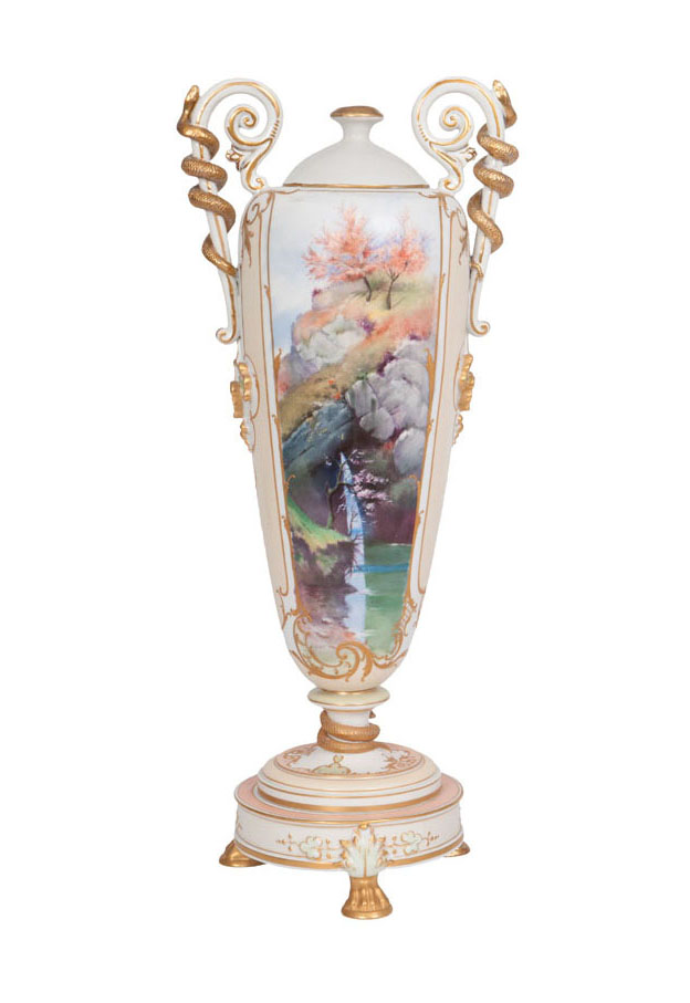 Schlanke Deckelvase mit impressionistischer Weichmalerei