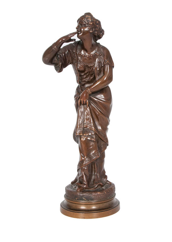 A small bronze 'young woman under discussion'
