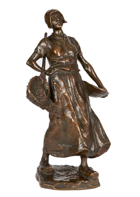 Bronze-Skulptur 'Fischerin auf dem Heimweg'