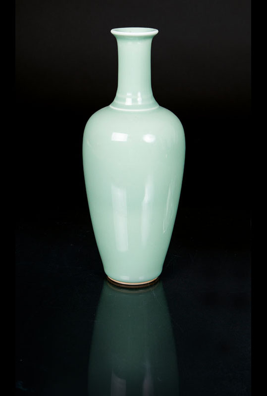 A fine celadon vase 'Laifuzun'