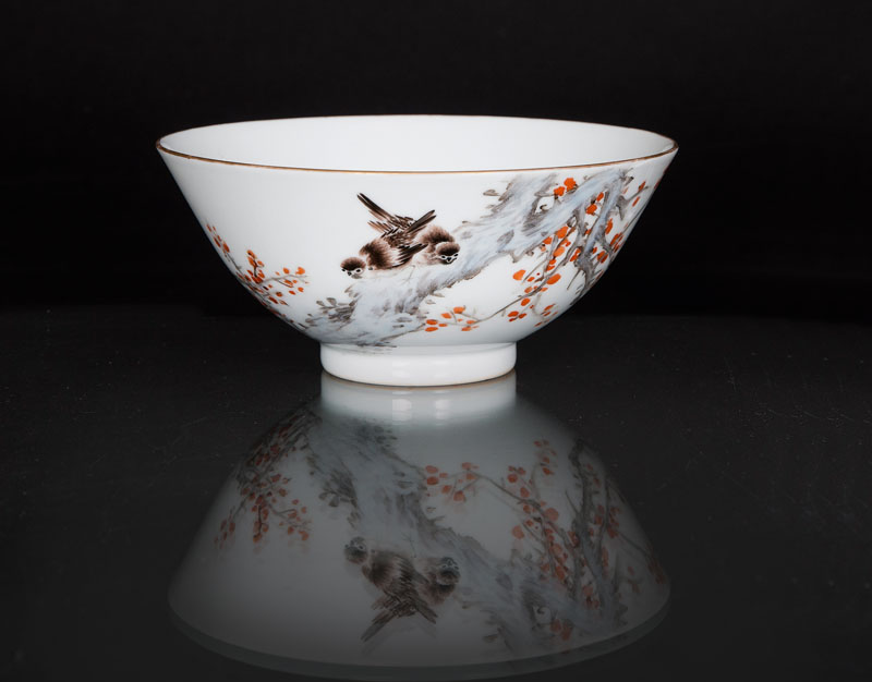 A bowl with birds