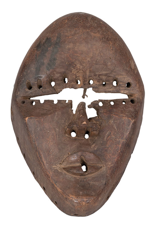 A female Dan mask
