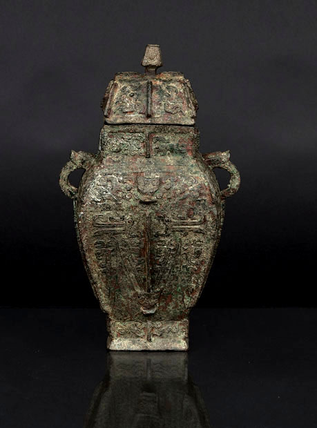 A 'Fanglei' bronze vessel in archaic style