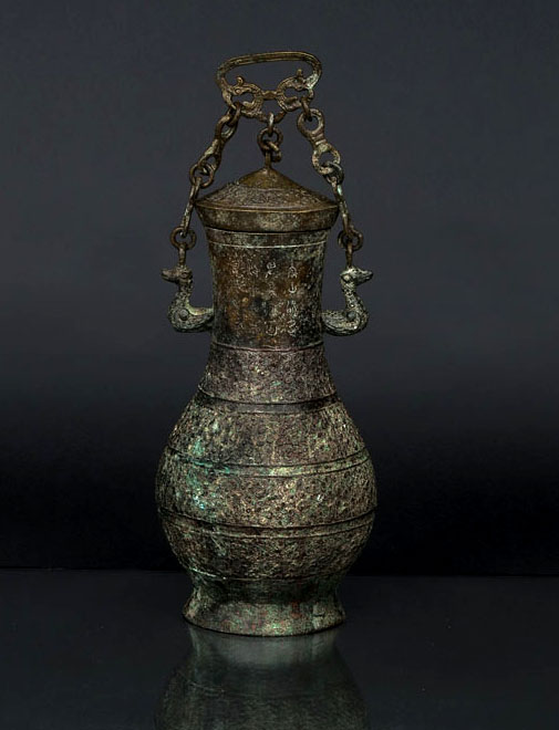 A 'Hu' bronze vase with chain handles in archaic style
