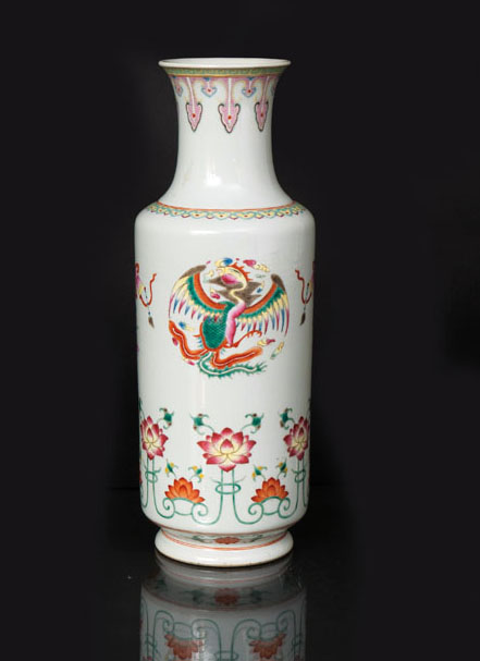 'Famille-Rose' Rouleau-Vase mit Drachen und Phönix
