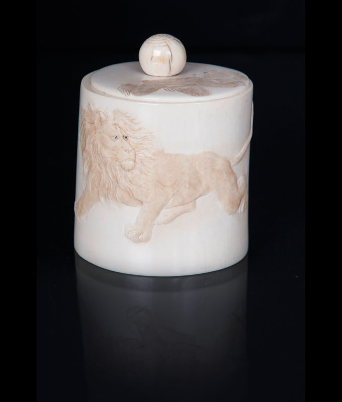 A fine ivory box 'Lion with monkeys'