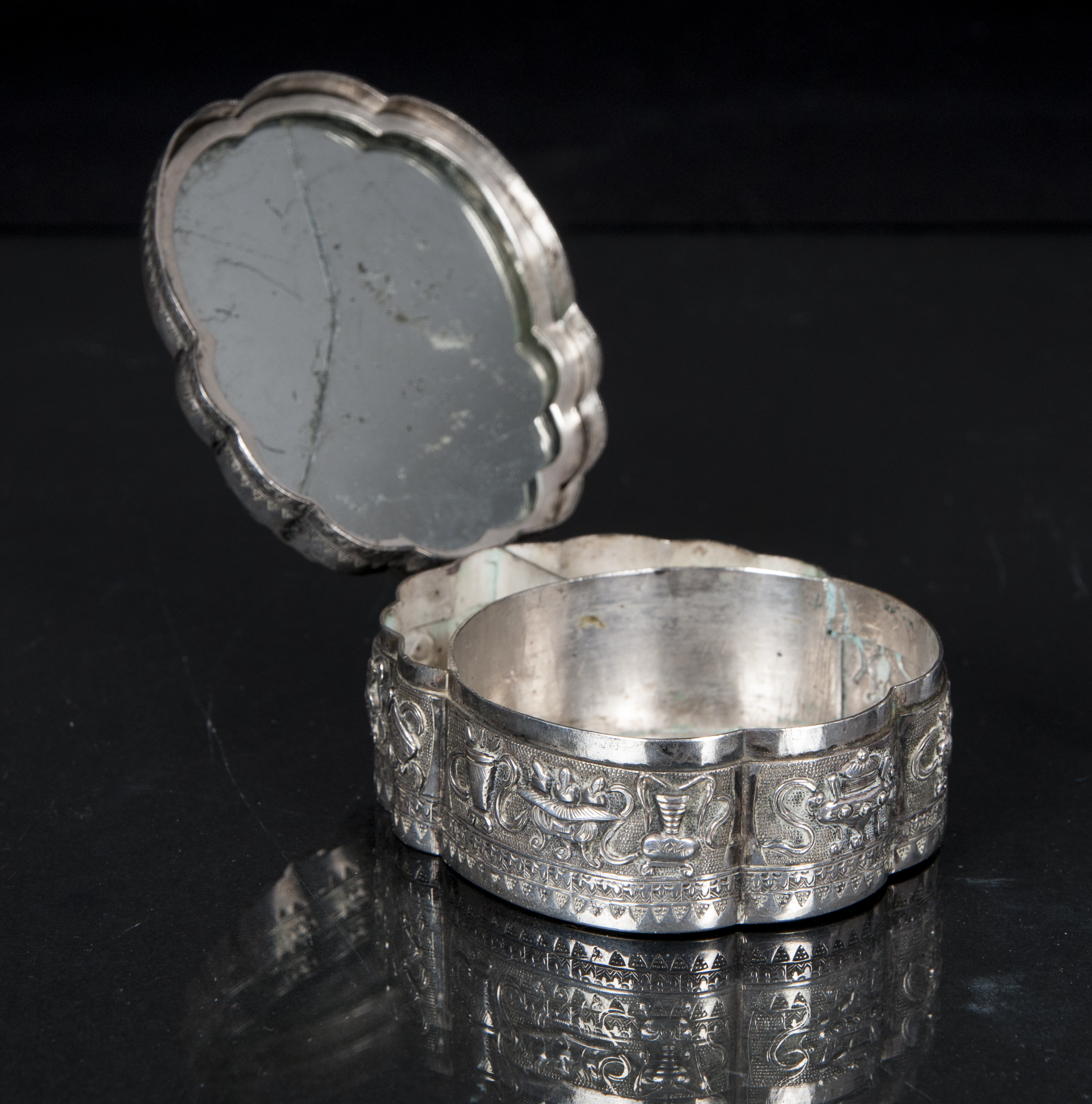 A fine silver box with Buddhist symbols - image 2