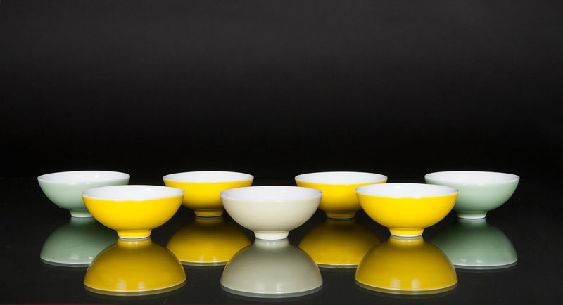 A set of 7 fine monochrome bowls