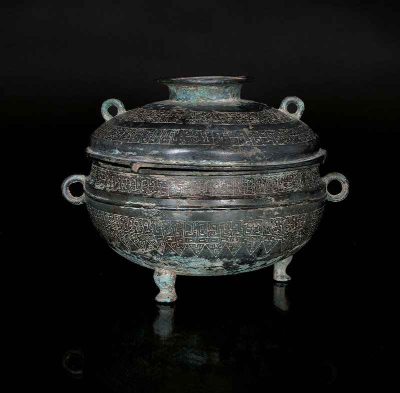 An archaic lidded bronze vessel 'Gui' An archaic lidded bronze vessel 'Gui'