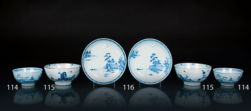 A pair of 'Nanking Cargo' plates
