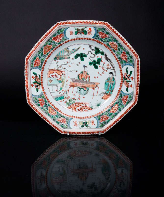 An octagonal famille-verte plate 'Guzheng player'