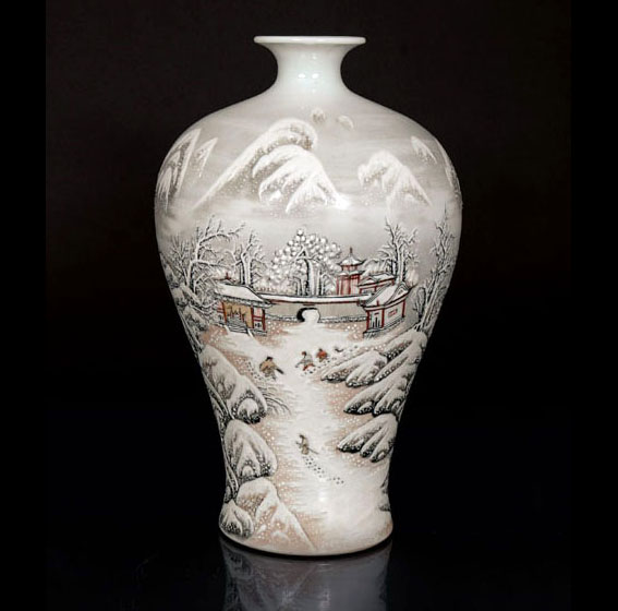 A famille rose and grisaille 'Snowy landscape' meiping vase