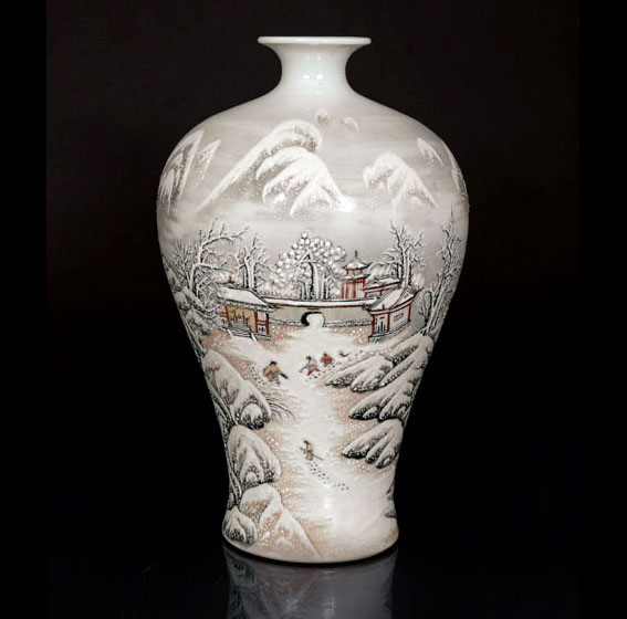 A famille rose and grisaille 'Snowy landscape' meiping vase
