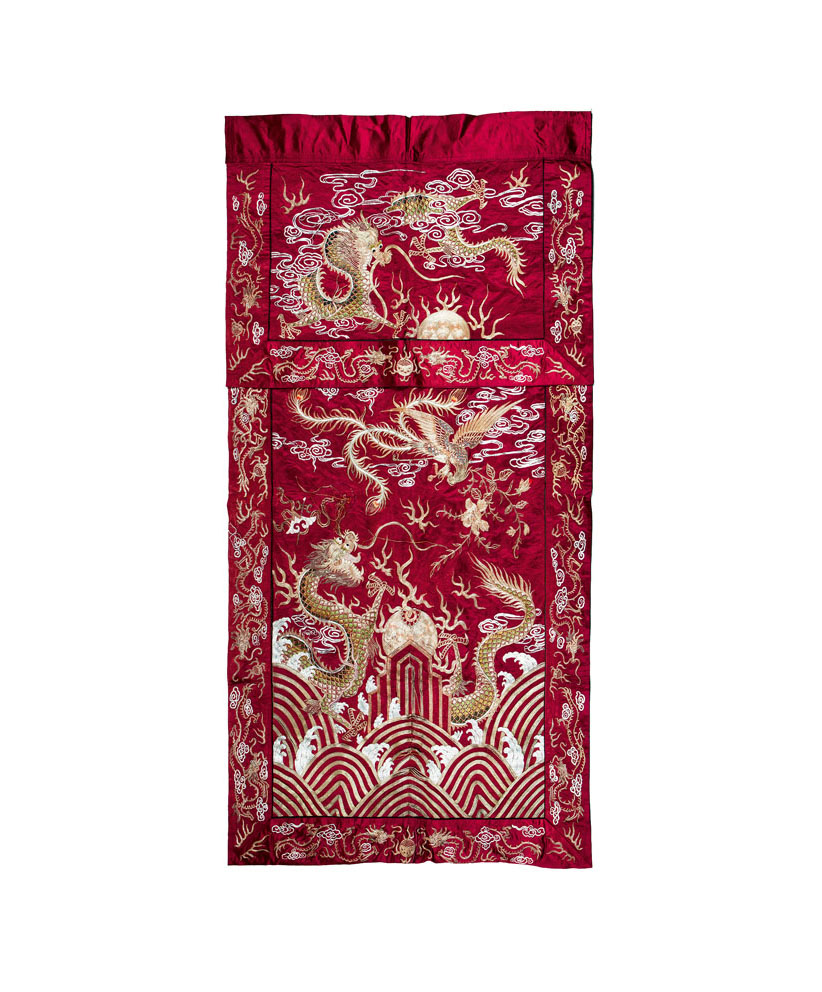 An altar cloth with dragons