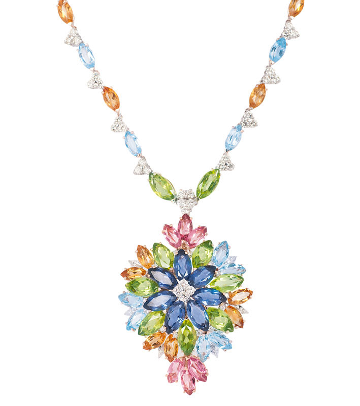 A splendid precious stone necklace