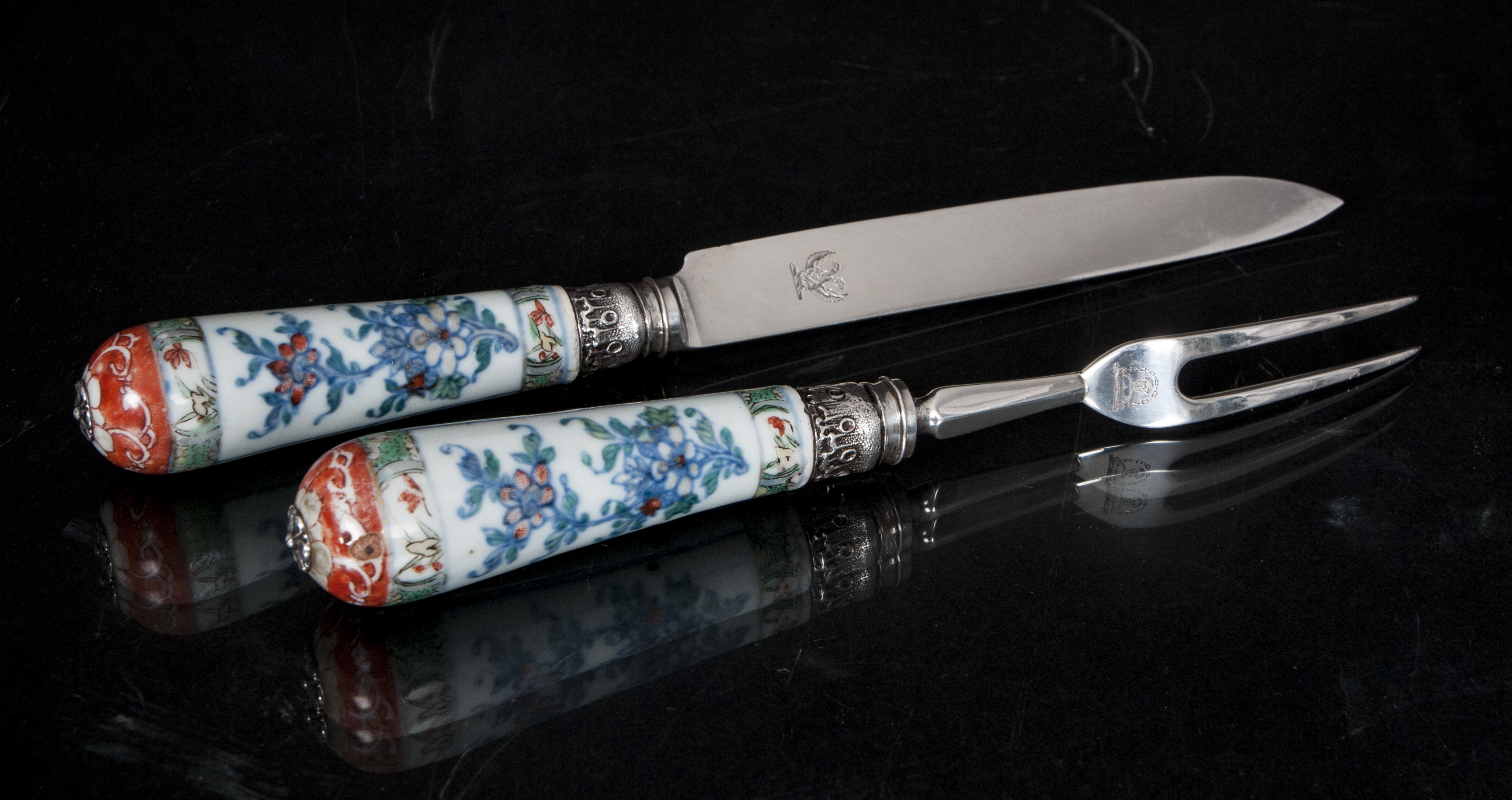 A pair of carvers with porcelain handles - image 2