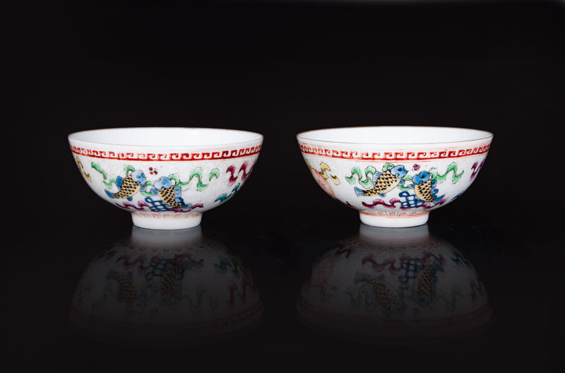 A pair of small famille-rose bowls 'Eight Buddhist Symbols'