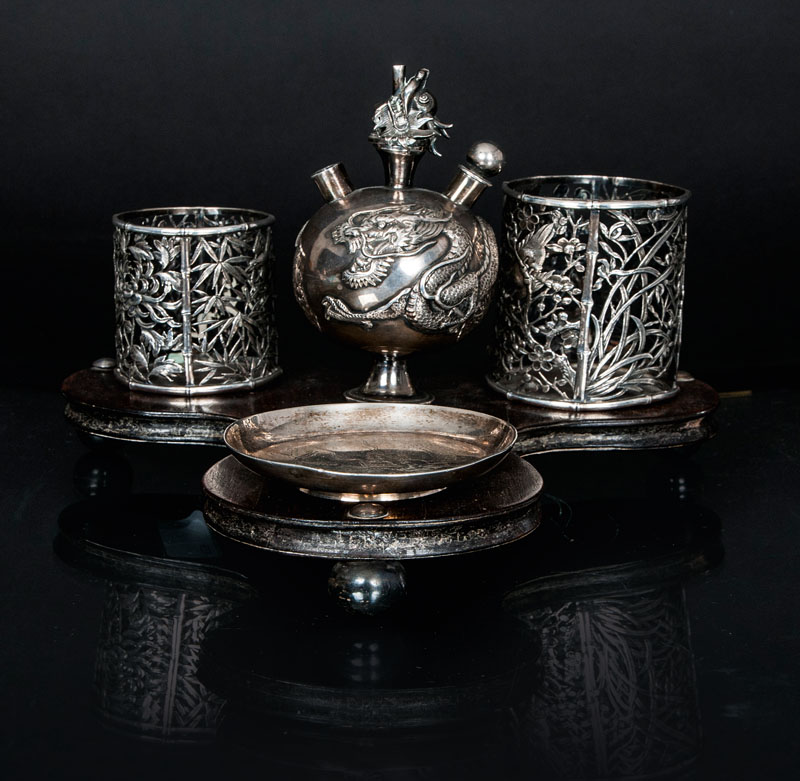Silber-Tischaufsatz mit Drachen-Dekor