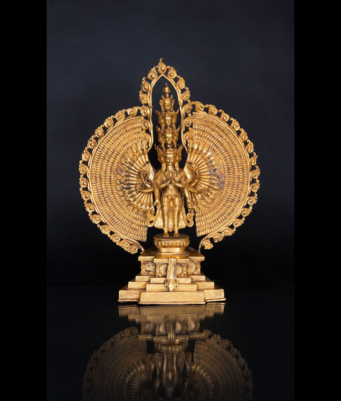 Feine und große Bronze-Figur 'Avalokiteshvara'
