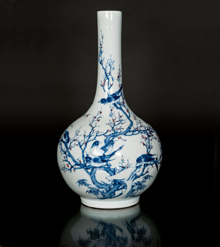 Langhals-Vase mit Vogel-Dekor