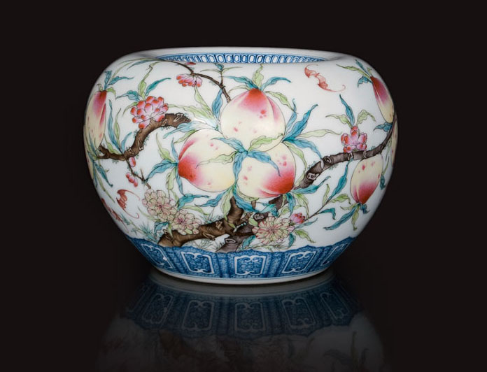 A fine sphere vase '9 peaches'