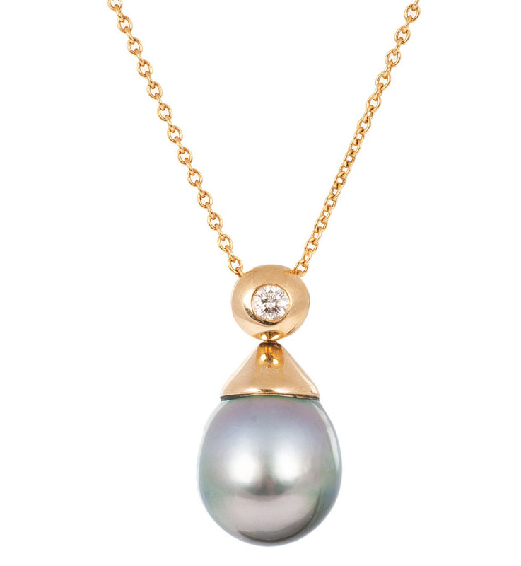 A Tahiti pearl diamond pendant with necklace