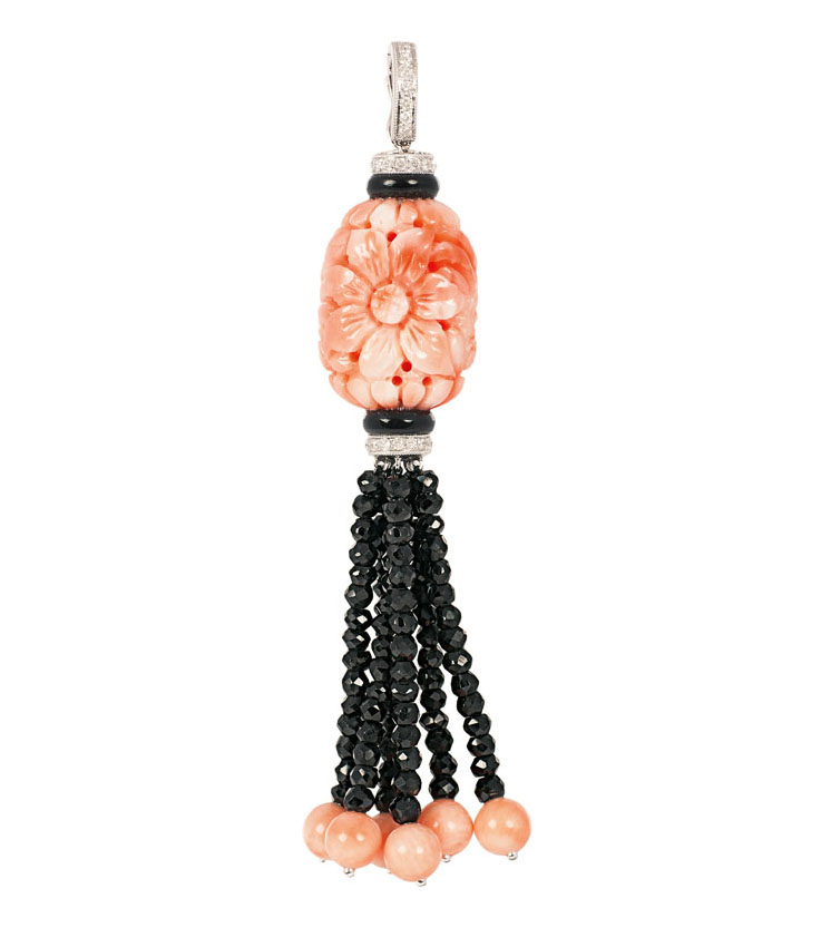 A coral onyx diamond pendant in Art-Déco style