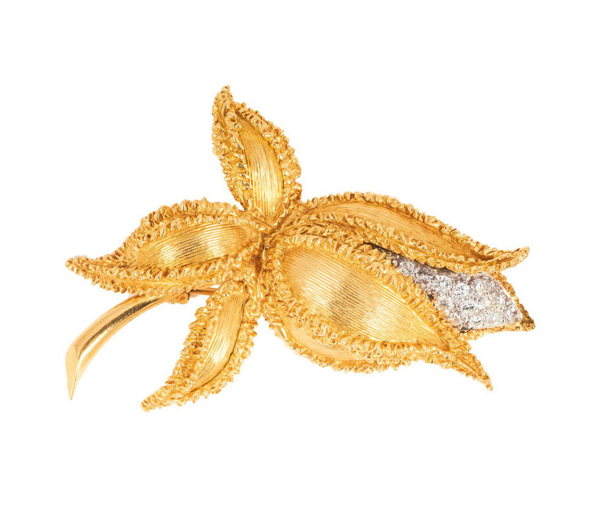 An english vintage flowerbrooch with diamonds by Kutchinsky