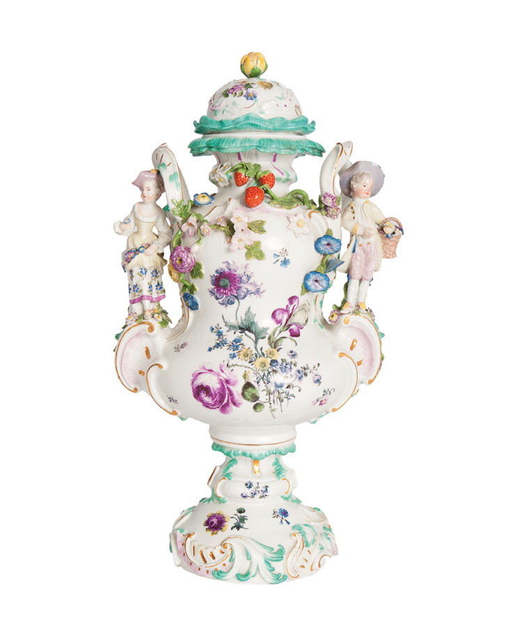 A magnificent potpourri vase with two childs as gardeners