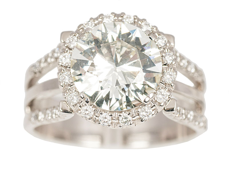 A highcarat solitaire diamond ring - image 2