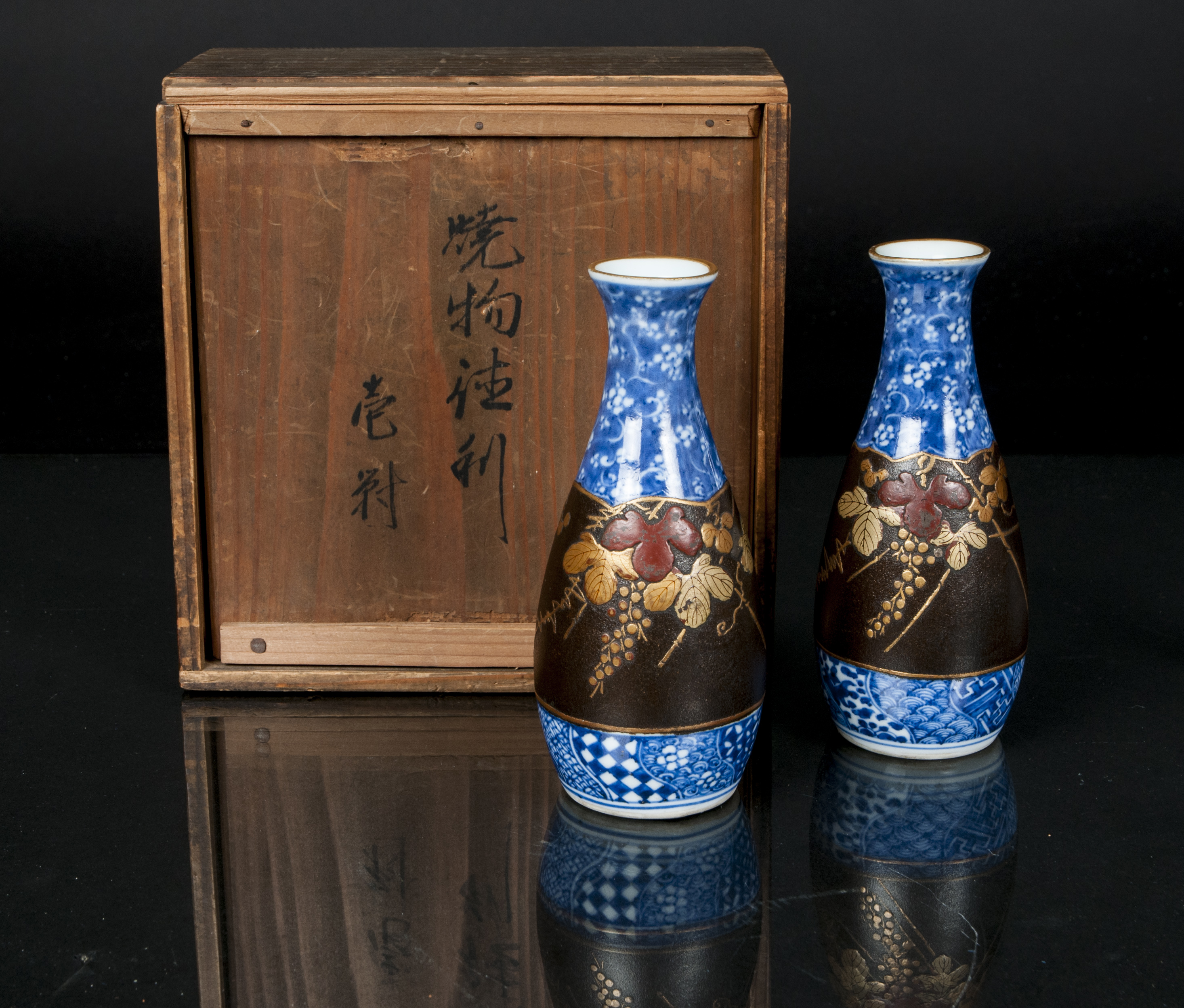 A pair of tokkuri with lacquer decoration - image 2