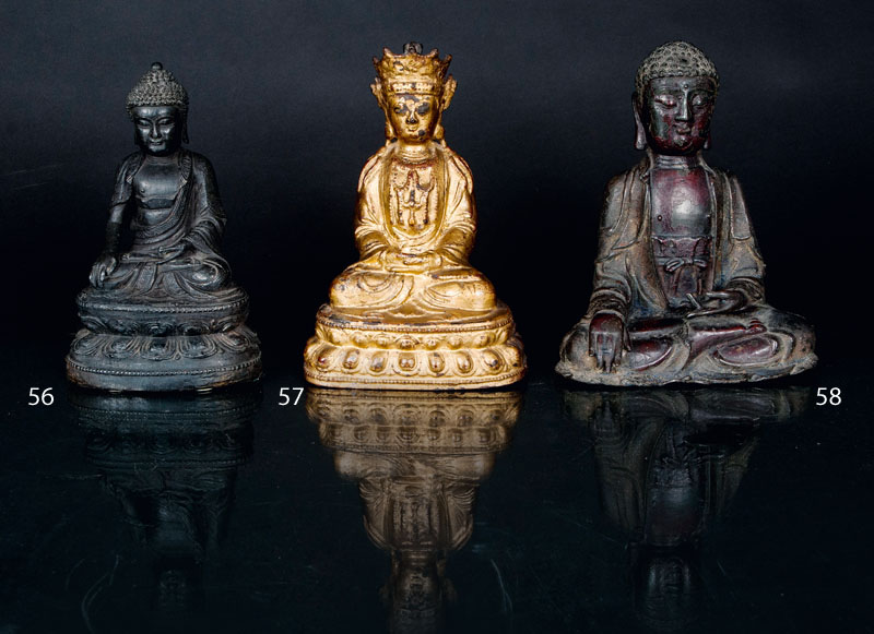 Bronze-Buddha mit Goldlackdekor
