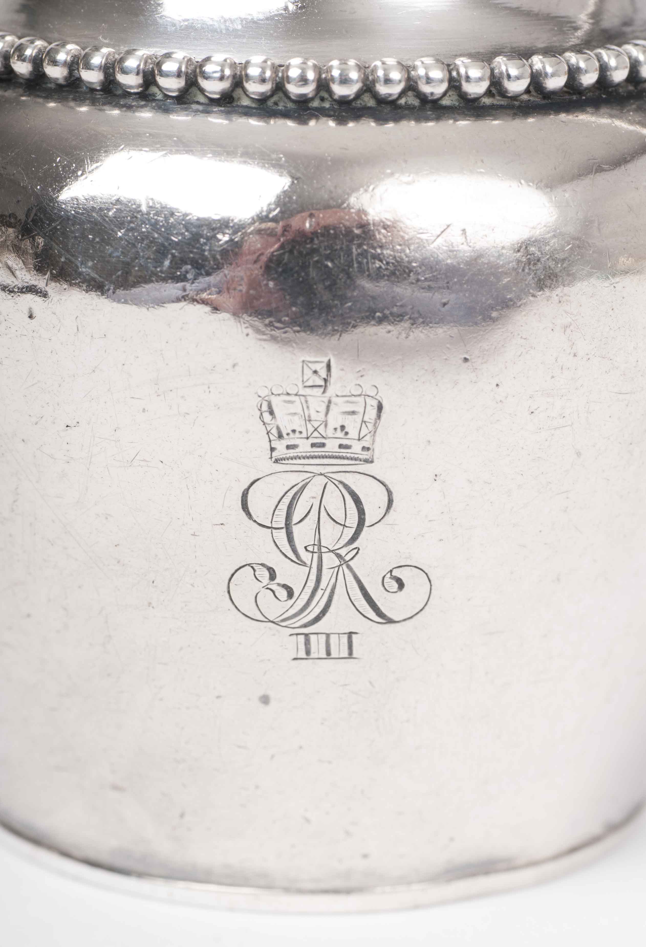 Höfische Kaffeekanne mit Kännchen mit dem Wappen von König Georg III König von England und Irland, Kurfürst und späterer König von Hannover - Bild 2