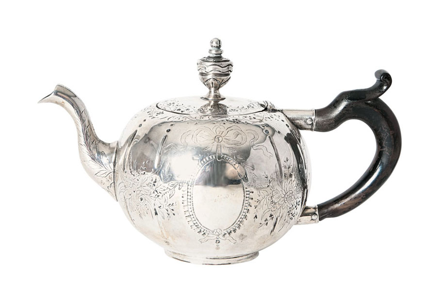 A fine teapot with engraved Louis Seize pattern