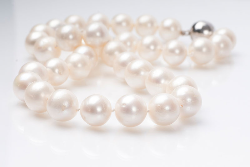 A pearl necklace