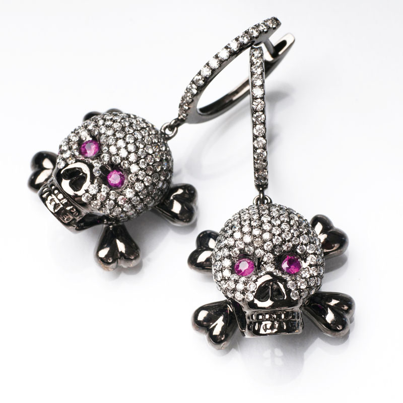 A pair of diamond earrings 'Skull'