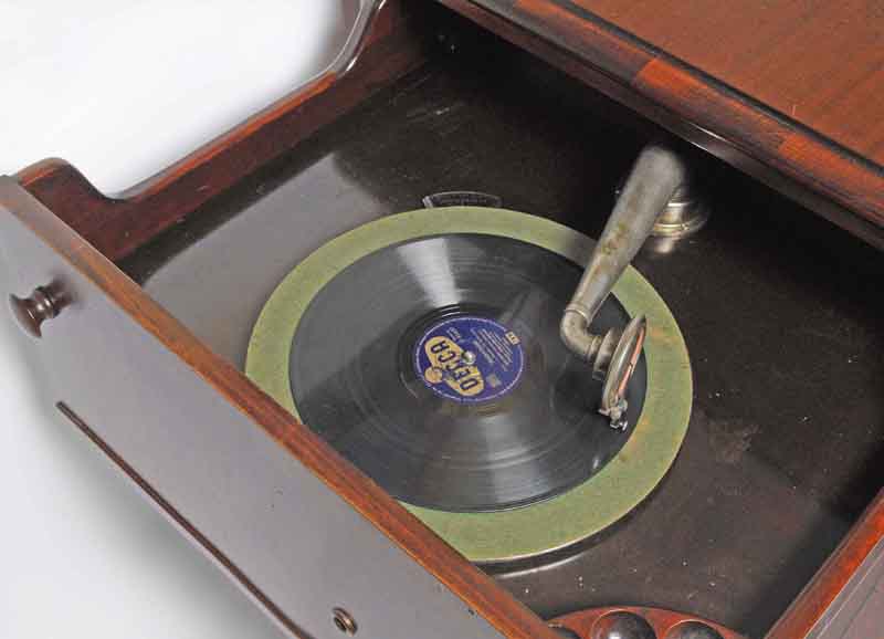 A table Phonograph 'Columbia Grafonola Regent' - image 3