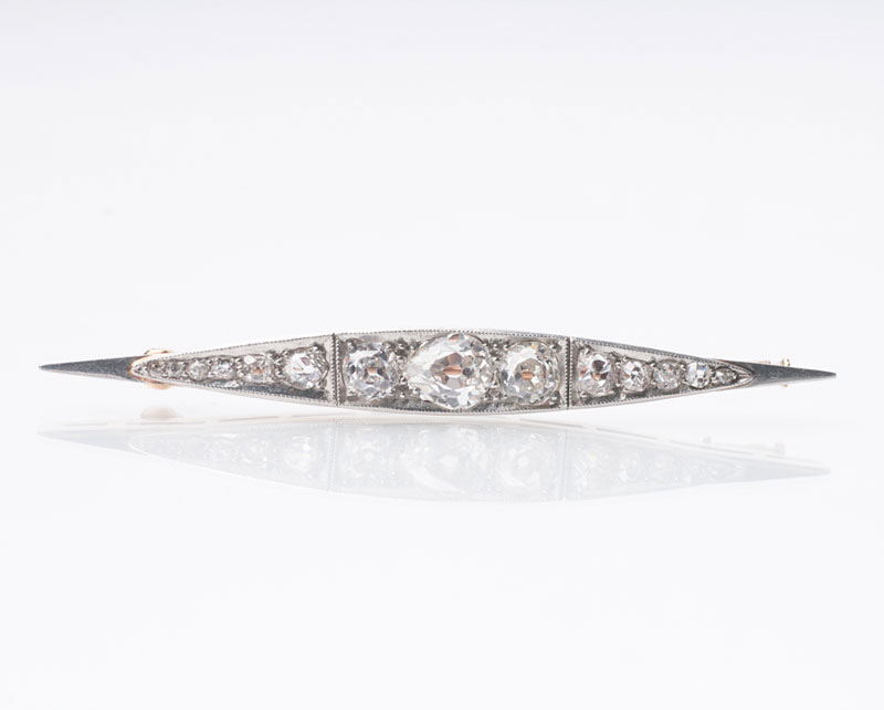 An Art-Déco diamond brooch