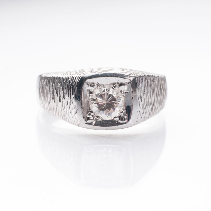 A gentlemen's solitaire ring