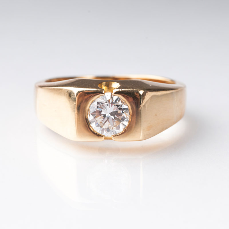 A gentlemen's solitaire ring